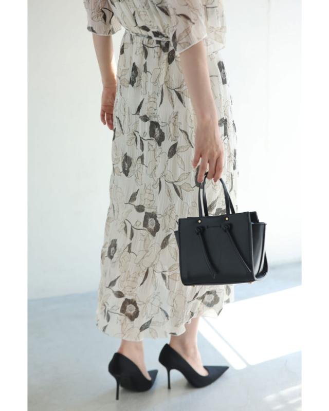 新作8月15日 花を描くデッサン画シアーミディアムワンピース（紐ベルト