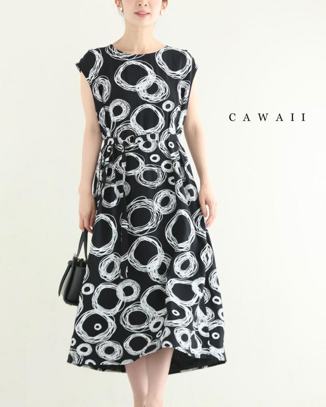 新作8月13日 （黒）ぐるぐる描いたサークル柄ミディアムワンピース（ベルト付き）cawaii w61487ps S~2L対応 ノースリ モダンアート 総柄 ブラック オシャレ 個性的 大人可愛い エレガント 上品 春服 春物 夏服 夏物 薄手 レディース ファッション ミセス 30代 40代 50代