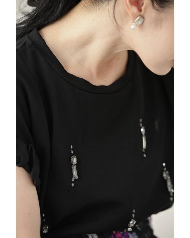 新作8月30日 黒 くしゅくしゅ袖のデコレーションビジューカットソー