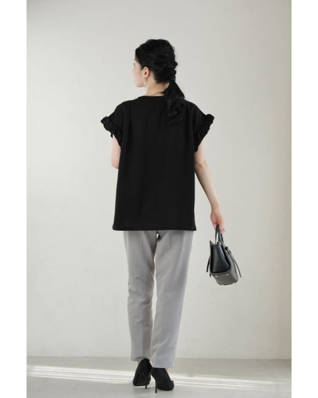 新作8月30日 黒 くしゅくしゅ袖のデコレーションビジューカットソー
