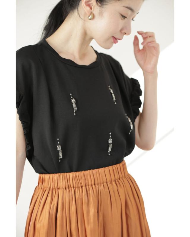 新作8月30日 黒 くしゅくしゅ袖のデコレーションビジューカットソー