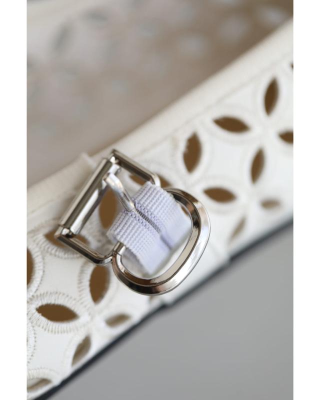 新作9月4日 歩きやすい柔らかソールのパンチングフラワーパンプス cawaii w61523ps 22.5cm 23cm 23.5cm 24cm 24.5cm 25cm 軽量 トレンド 人気 ブランド 女性用 通勤 スポーツ 楽ちん ストラップ 靴 レディース ファッション 大人 ママ ミセス 30代 40代 50代 60代