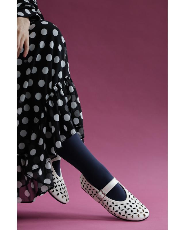 新作9月4日 歩きやすい柔らかソールのパンチングフラワーパンプス cawaii w61523ps 22.5cm 23cm 23.5cm 24cm 24.5cm 25cm 軽量 トレンド 人気 ブランド 女性用 通勤 スポーツ 楽ちん ストラップ 靴 レディース ファッション 大人 ママ ミセス 30代 40代 50代 60代