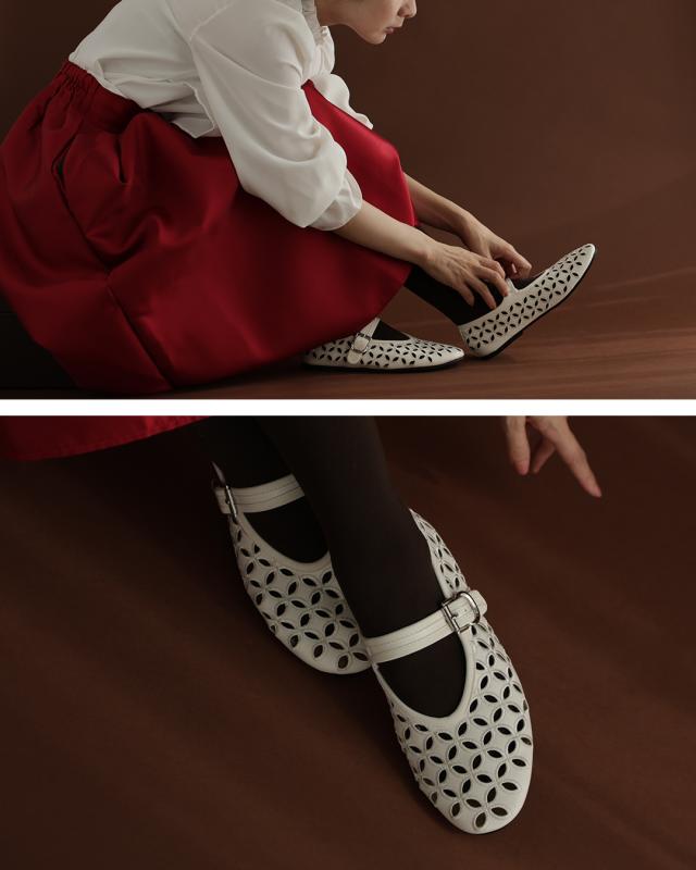 新作9月4日 歩きやすい柔らかソールのパンチングフラワーパンプス cawaii w61523ps 22.5cm 23cm 23.5cm 24cm 24.5cm 25cm 軽量 トレンド 人気 ブランド 女性用 通勤 スポーツ 楽ちん ストラップ 靴 レディース ファッション 大人 ママ ミセス 30代 40代 50代 60代