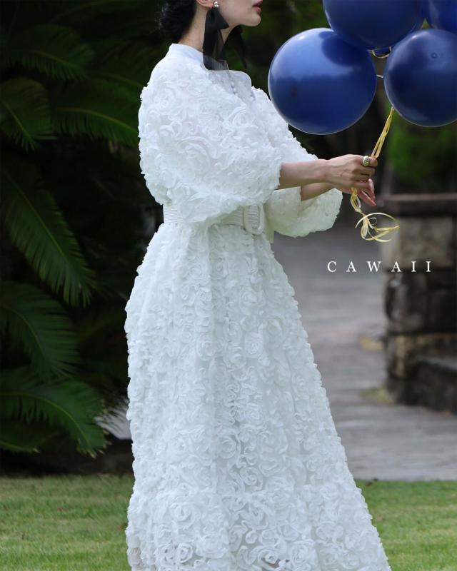 新作9月20日 満開の花咲くブーケロングワンピース（リボンベルト付き） cawaii w61539ps S~3L対応 大人女子 ホワイト 清楚感 フワフワ モコモコ 体型カバー 立体感 モチーフ ポワン袖 個性的 おしゃれ レディース ファッション 大人 ママ ミセス 30代 40代 50代 60代