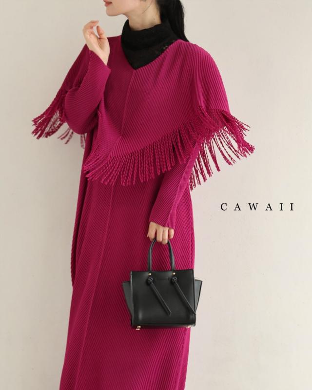 新作10月8日 フリンジケープのアコーディオンプリーツロングワンピース ワンピース プリーツワンピース レディース ファッション 秋服 冬服 着回し 重ね着  フリンジ ケープ cawaii w61566ps S~3L対応 マゼンタ ピンク 日常使い キレイめ シンプル ミセス 30代 40代 50代