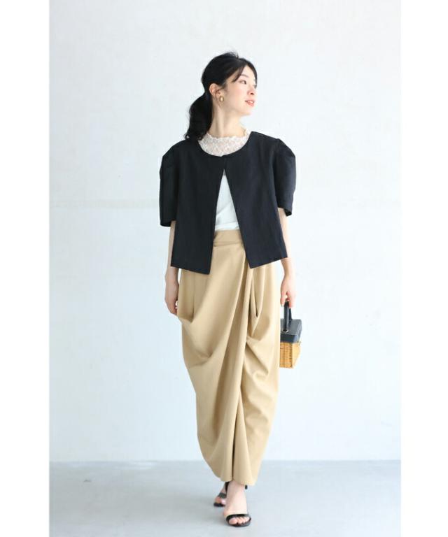 黒）タックふんわりショルダーのショート丈ジャケット トップス