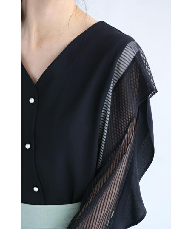 再入荷6月4日 フリル流れるシアーストライプ袖のバイカラーブラウス