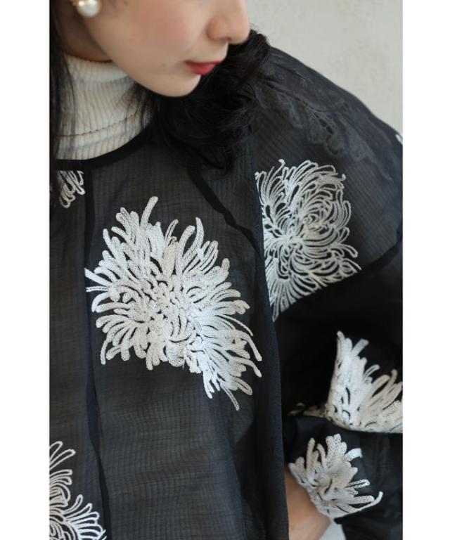 再入荷8月24日 リボン付き 白花刺繍のシアーブラウストップス ブラウス トップス 透け ブラック 花柄 刺繍 cawaii wkg00657 S~3L対応 重ね着 レディース ファッション 他にはない キレイめ 長袖 日常使い ミセス 30代 40代 50代 秋服 冬服  母の日 再入荷8月24日 リボン付き 白花刺繍のシアーブラウストップス ブラウス