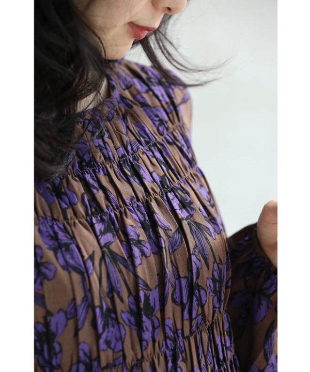 再入荷9月4日 凛と咲く 紫花 シャーリング ミディアム ワンピース 長袖