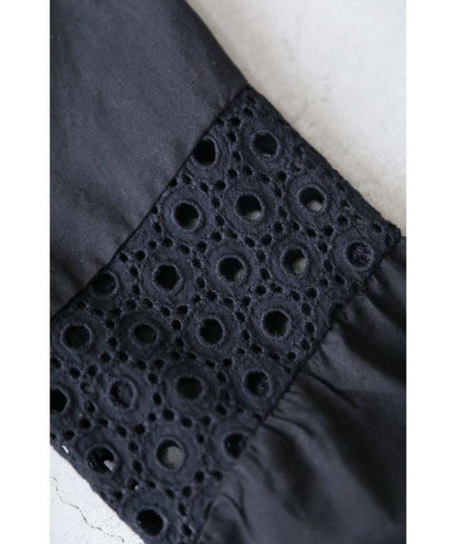 再入荷8月4日 （黒）サークルレース袖の涼やかAラインブラウストップス