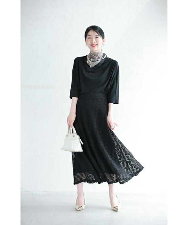再入荷8月4日 黒 流れるように小花レース揺らめくフレアスカート