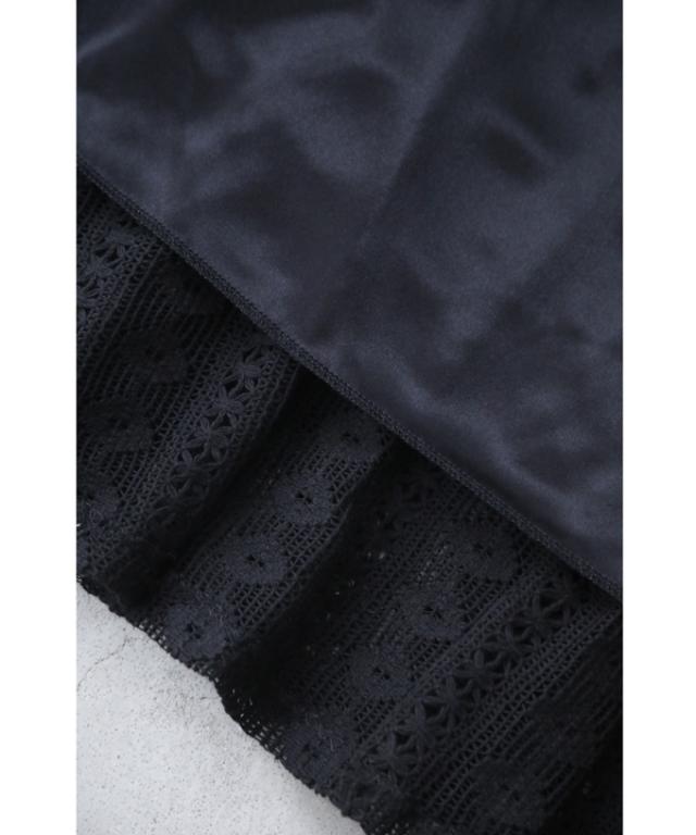 再入荷8月4日 黒 流れるように小花レース揺らめくフレアスカート