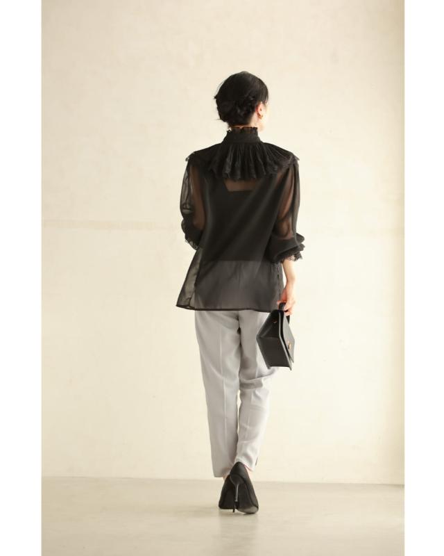 再入荷1月20日 （黒）シアー袖のクラシカルフリルブラウストップス