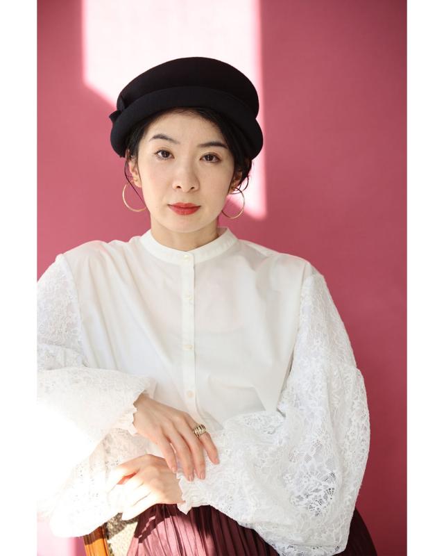 再入荷8月19日 （濃紺）コーデに上品なエッセンスを。クラシカルな帽子 cawaii wkj00152 リボン チェーン アクセント 華やか ネイビー オシャレ 個性的 大人可愛い エレガント 上品 春 秋物 冬物 レディース ファッション ミセス 30代 40代 50代 再入荷8月19日 （濃紺）コーデに上品なエッセンスを。クラシカルな帽子