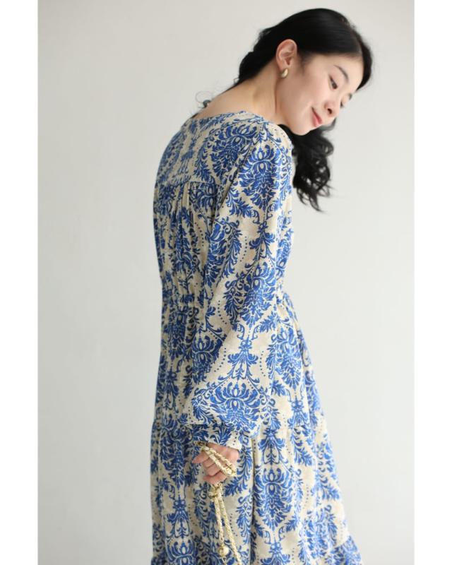 再入荷10月25日 美しい青のダマスク柄ミディアムワンピース cawaii