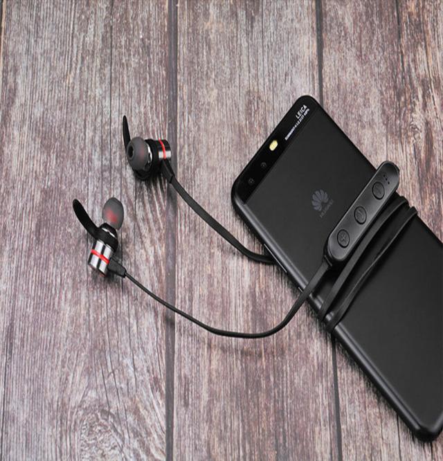 Iphone12 ワイヤレスイヤホン 首掛け おすすめ 人気 高音質 テレワーク 安い フック Bluetoothv5 0 マグネット搭載 両耳 Tfカード挿入口の通販はau Pay マーケット Ravi