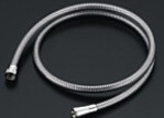 TOTO 水栓金具取替えパーツ【THYC40LLR】シャワーホース (樹脂、メタル調)(1600mm)(本体側ねじW24山20)〔EJ〕の通販は