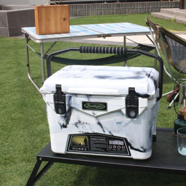 Deelight/ディーライト クーラーボックス20QT Iceland Cooler Box  アイスランドクーラーボックス 容量18.9リットル 最長で5日間も氷が持つ驚異の保冷力 まな板仕切りやワイヤーバスケット、ドリンクホルダー 方位磁石 栓抜き搭載_1