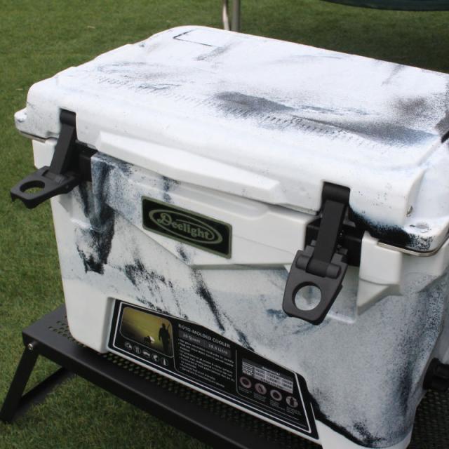 Deelight/ディーライト クーラーボックス20QT Iceland Cooler Box  アイスランドクーラーボックス 容量18.9リットル 最長で5日間も氷が持つ驚異の保冷力 まな板仕切りやワイヤーバスケット、ドリンクホルダー 方位磁石 栓抜き搭載_2