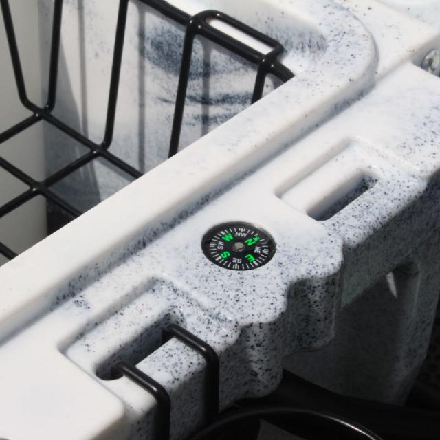 Deelight/ディーライト クーラーボックス20QT Iceland Cooler Box  アイスランドクーラーボックス 容量18.9リットル 最長で5日間も氷が持つ驚異の保冷力 まな板仕切りやワイヤーバスケット、ドリンクホルダー 方位磁石 栓抜き搭載_5