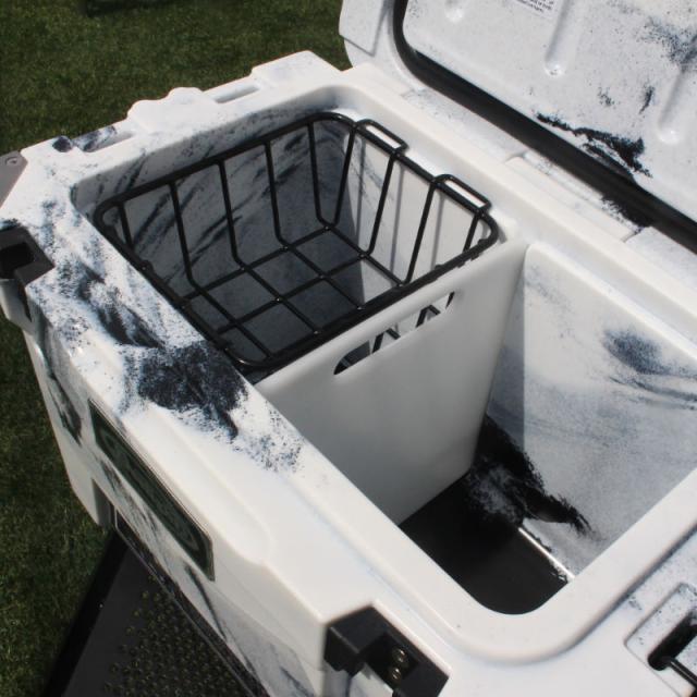 Deelight/ディーライト クーラーボックス20QT Iceland Cooler Box  アイスランドクーラーボックス 容量18.9リットル 最長で5日間も氷が持つ驚異の保冷力 まな板仕切りやワイヤーバスケット、ドリンクホルダー 方位磁石 栓抜き搭載_7