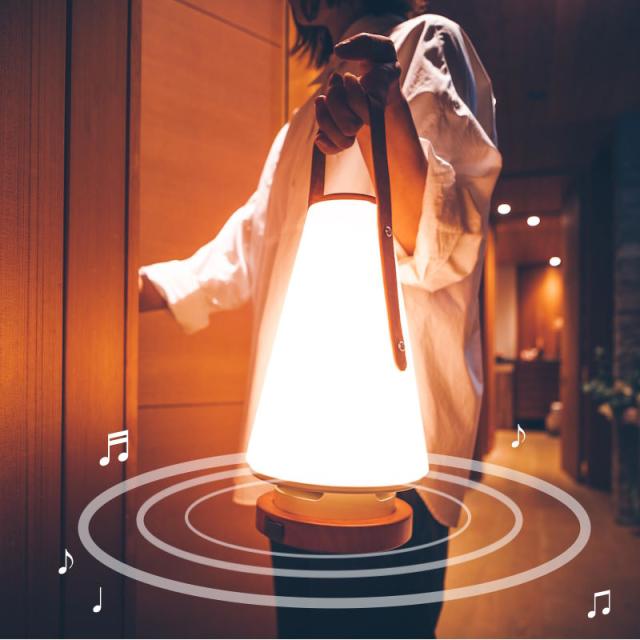 MoriMori LEDランタンスピーカー ROOMS レザーハンドル ルームズ 充電式LEDランタン スマホ等からBlueetoothで音楽再生 音楽と灯りを自由に持ち運び おしゃれなデザインランタン 2台ペアリングでステレオ再生 IPX4