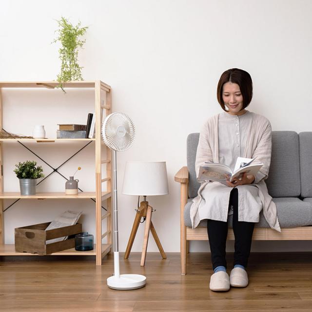 充電式折りたたみコードレスリビングファン 首振り機能付 充電式のコードレス扇風機がコンパクトに折りたためる 一度の満充電で最大約14時間の使用可能 高さは375mmから最大930mmまで調整可能_7