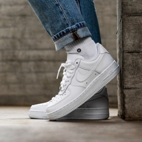 Nike ナイキ スニーカー Air Force 1 エアー フォース ワン White メンズ Low Wht Wh 111 送料無料 並行輸入品の通販はau Pay マーケット Ksmtry