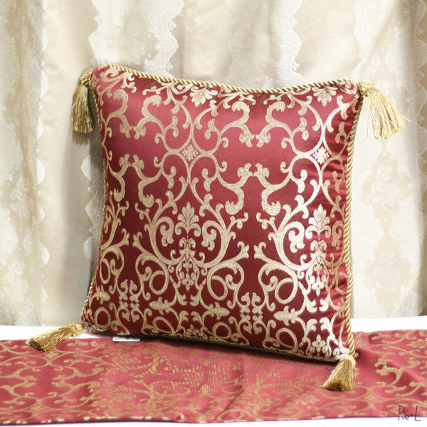 【送料無料】 Jennifer Taylor 【ジェニファーテイラー】 クッション　タッセル　レッド Poinsettia　ポインセチア　RE32719CUの通販は 6,508円