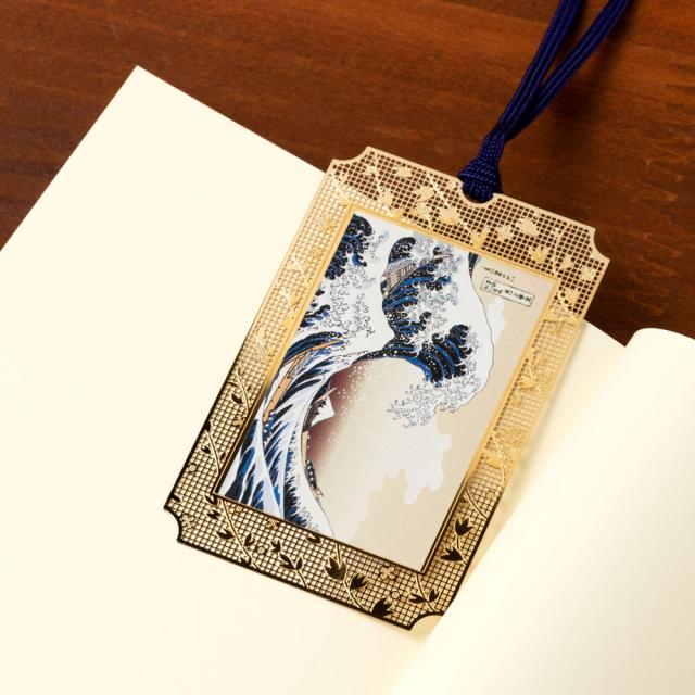 浮世絵しおり 北斎 神奈川沖浪裏 Uk002 金の栞シリーズ 24k表面加工 金属製ブックマーカー Metal Bookmark Ukiyo Eの通販はau Pay マーケット 和雑貨のお店 和敬静寂