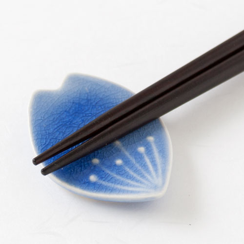 瀬戸焼箸置き 花びら箸置 青 K3456 Seto Yaki Chopstick Rest Of Petalsの通販はau Pay マーケット 和雑貨のお店 和敬静寂