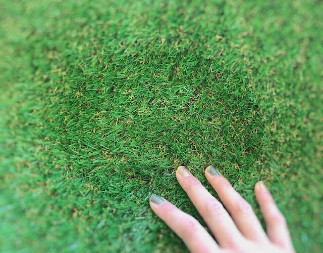 人工芝 渦巻形 2m×2.5m 5平米 芝丈25粍 密集して イージーライト25 DIY 庭 縁側 中庭 露天 水はけ 飾り気の無い施工