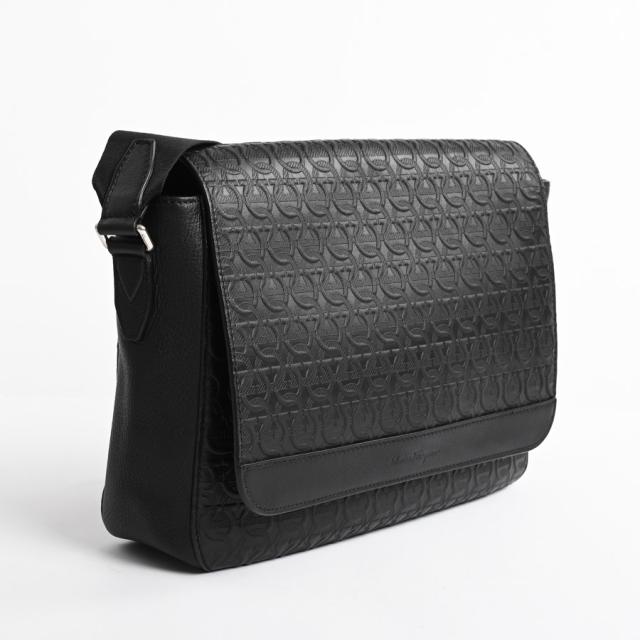 フェラガモ メッセンジャーバッグ ショルダーバッグ 型押しレザー FZ