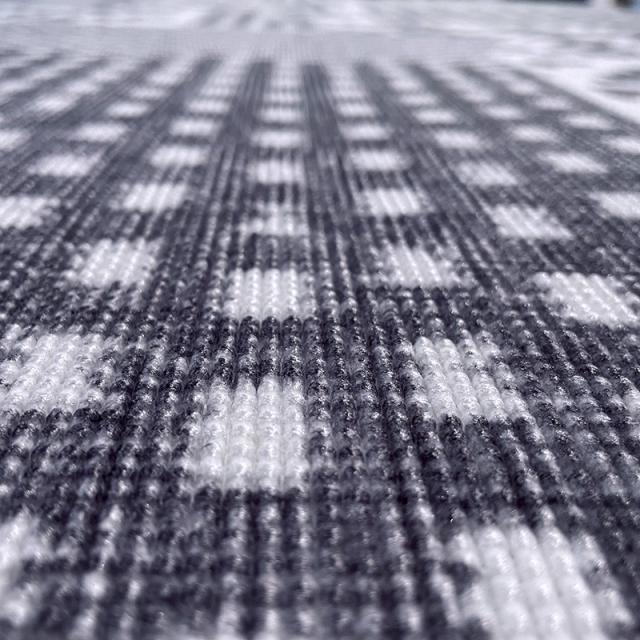 ラグ 200×250cm 日本製 北欧モダンのグレイッシュセンターラグ 厚さ5mm オールシーズン対応 手洗いOK CRC_5