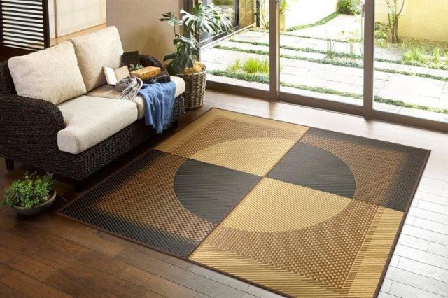 い草カーペット（裏張りなし） GKU 江戸間4.5帖 約261×261cm ブラウン×ブラック 日本製 国産 畳ラグ 夏 ラグ い草カーペット イ草 ラグマット 日本製 軽量 傷防止 和モダン おしゃれ 和室 和風 モダン 抗カビ ゴザ 寝ござ 夏用_1