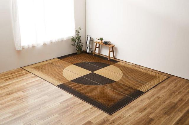 い草カーペット（裏張りあり） GKU 江戸間6帖 約261×352cm ブラウン×ブラック 日本製 国産 すべり止め 畳ラグ 夏 ラグ い草カーペット イ草 ラグマット 日本製  軽量 傷防止 和モダン おしゃれ 和室 和風 モダン 抗カビ 夏用_2