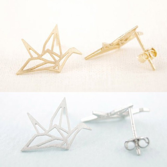 折り紙 鶴 折鶴 ピアス 鳥 和風 和物 日本 可愛い ビンテージ アクセサリー origami おりがみ 折り鶴 大人 ガーリー シルバー ゴールド  ｜au PAY マーケット