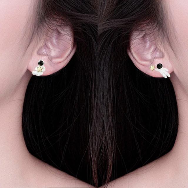 宇宙 ピアス 星 スター 宇宙飛行士 惑星 フィギュア レジン アポロ おもしろ 個性的 ユニーク 人形 ロケット プラネット レディース ポッの通販はau Pay マーケット ロキシー工房