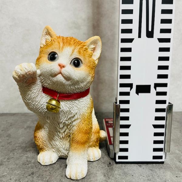 猫 置物 リアル 小さい かわいい 右手を上げる茶トラ白招き猫 高さ18.5