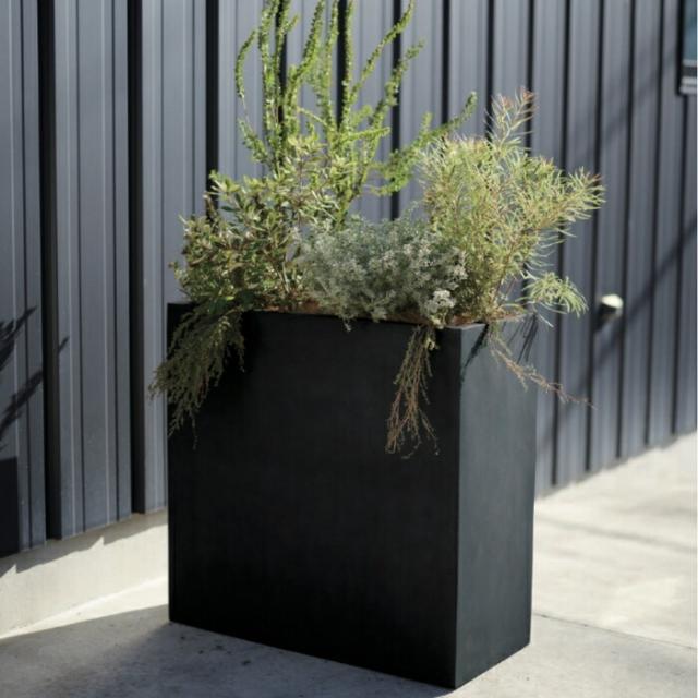 植木鉢 おしゃれ 大型 四角 マグナス パーティション L 幅80cm 高さ78cm FPR製 寒冷地対応 グレー ブラック スクエア 北欧 鉢カバー 屋外 室内 兼用 観葉植物用 サボテン 特大 ガーデニング ベランダ 玄関 インテリア プランター 深型_4