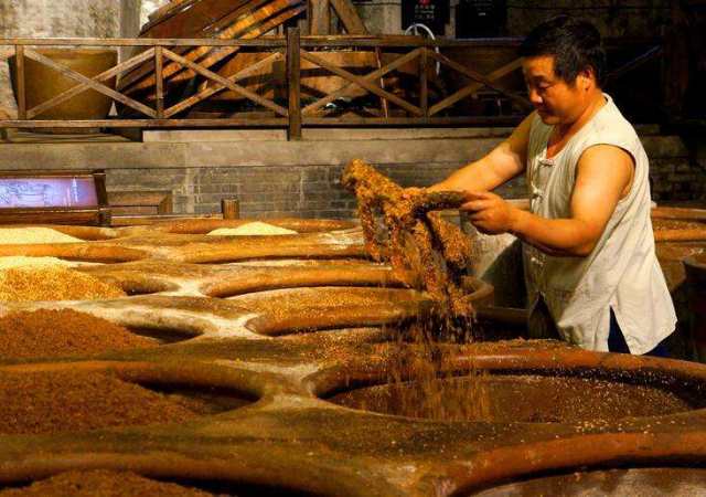 中国黒酢 鎮江香醋 550ml 水餃子に欠かせない調味料、中国大人気の名産品 冷凍商品と同梱不可の通販はau PAY マーケット - 好食光 au  PAY マーケット店