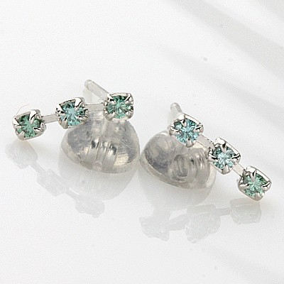 K18WGパライバダイヤモンドスリーストーンピアス 0.11ｃｔ ピアス