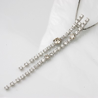 スリーストーンPTダイヤモンド ペンダントネックレスの通販は 96,800円