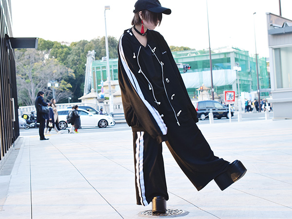 Lineワイドパンツ 原宿 原宿系 韓国 ファッション レディース メンズ パンツ ワイドパンツ ジャージ サイドライン パンク ロック V系 の通販はau Pay マーケット Acdc Rag Au Pay マーケット店