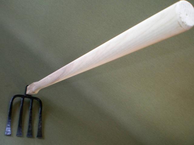 千成 AD-211 四本万能鍬 木柄105cm 用具 工具 鍬（くわ） クワ くわ ホー Hoe 相田合同工場 燕三条