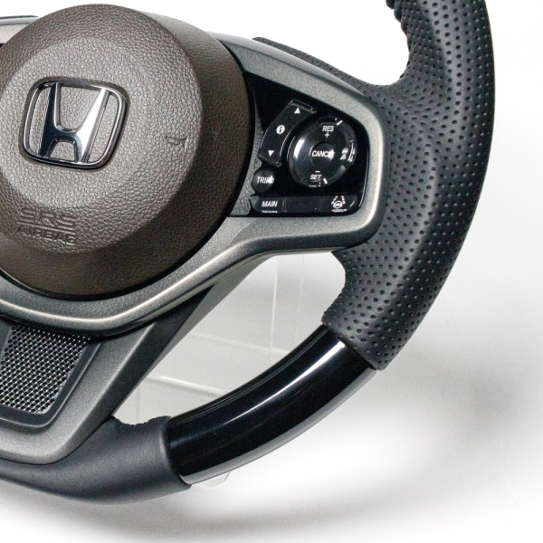 R*S様 美品　REAL プレミアムシリーズ　ピアノブラックステアリング　TYA R*S様 美品 REAL プレミアムシリーズ ピアノブラックステアリング TYA R*S