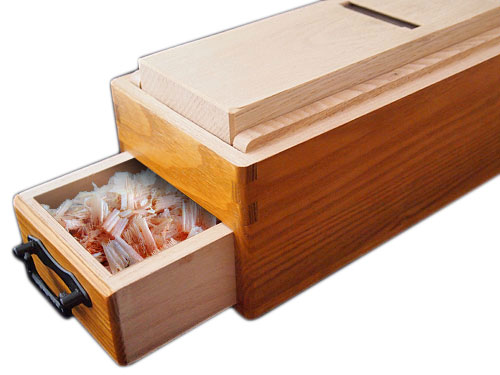 ■最高級品 鰹節削り器(銀)K-5000 新鮮家庭用 かつおぶし 贈り物 本場の味 だし　鉋