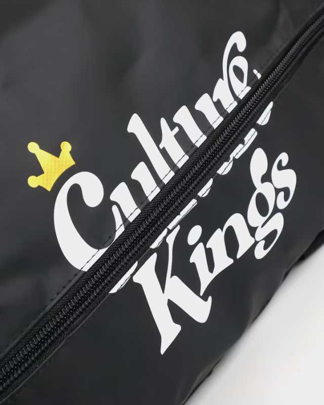 CULTURE KINGS カルチャーキングス icons elite duffle bag アイコンズ ダッフルバッグ ボストンバッグ メンズ  ブラック マルチ イラスト｜au PAY マーケット