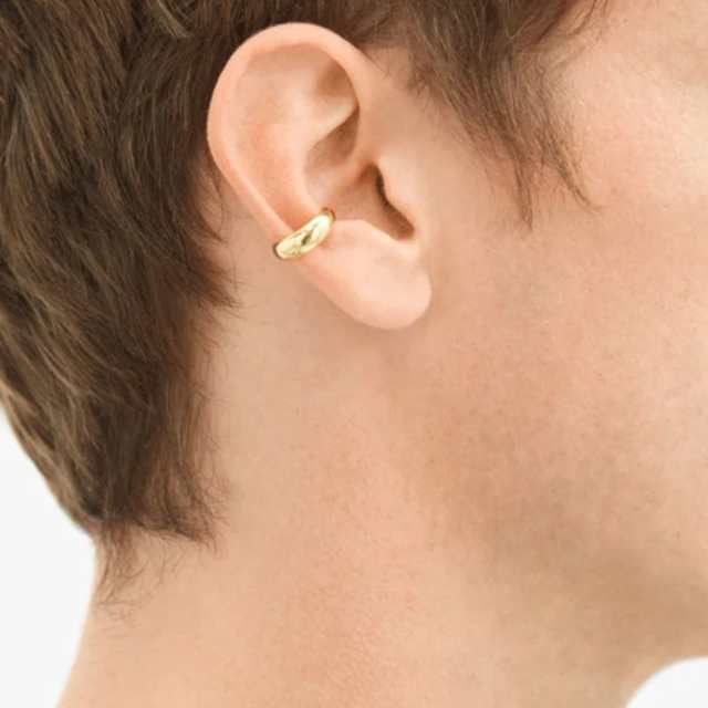 TOM WOOD Ear Cuff Thick Gold 9K | www.carmenundmelanie.at